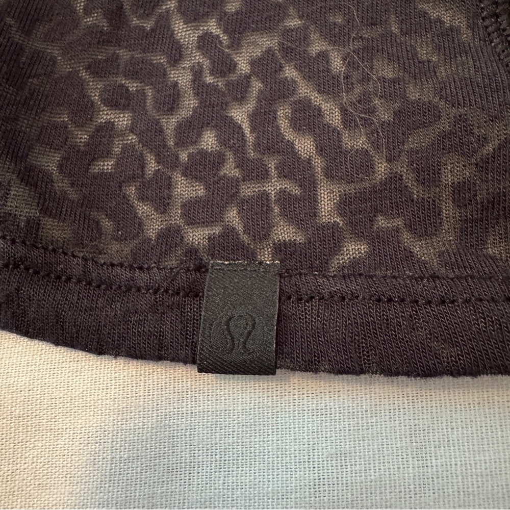 Lululemon 6 Black Loop Around Tee Relaxed Fit Sem… - image 3